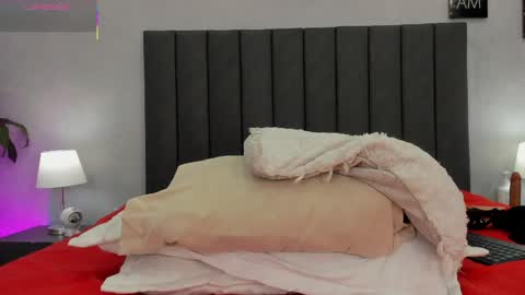 Naomi Blair online show from April 1, 8:59 am