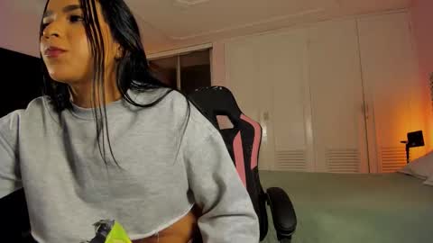 Heidy  online show from December 14, 3:46 am