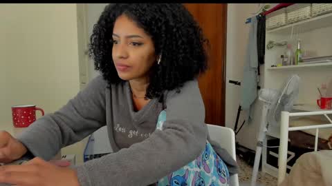 Snapshot of naomigarcia chatting on December 6, 12:18 am Naomi online show from December 6, 12:18 am