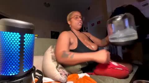 Naomigiirl6 online show from February 23, 9:44 am