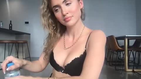 naomirhoades online show from February 4, 6:57 am