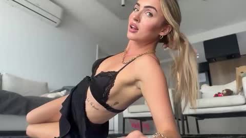 naomirhoades online show from February 13, 12:02 am