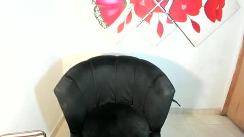 naomiwildburn online show from October 11, 8:12 pm