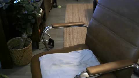 Snapshot of nareth338 chatting on October 29, 2:24 am nareth338 online show from October 29, 2:24 am