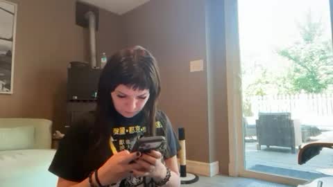     online show from August 4, 3:08 pm