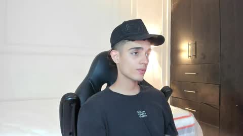 nathan_shimmer online show from April 16, 8:31 pm