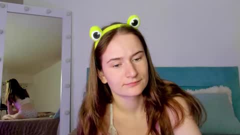 Snapshot of natural_meri_ chatting on October 22, 5:54 am Meri online show from October 22, 5:54 am