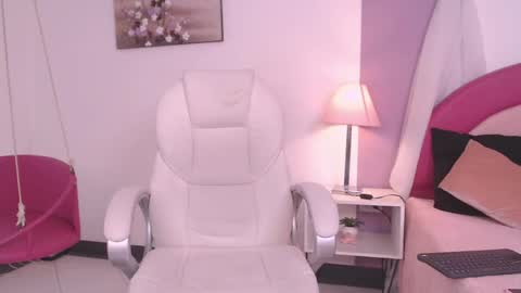 naty_naked online show from May 5, 3:46 am