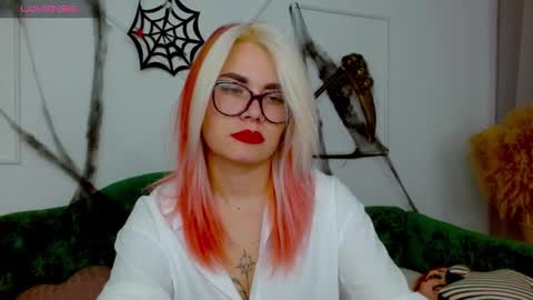 Maria  online show from October 31, 9:04 pm