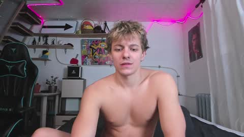 Snapshot of naughty_nik43 chatting on January 10, 7:11 pm Nik online show from January 10, 7:11 pm