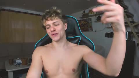 Snapshot of naughty_nik43 chatting on February 24, 3:20 pm Nik online show from February 24, 3:20 pm