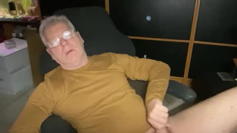 naughtydaddyla online show from December 22, 3:13 am