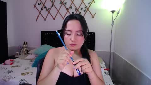 Snapshot of naughtygirl_mmm chatting on October 22, 8:10 pm Valeria online show from October 22, 8:10 pm