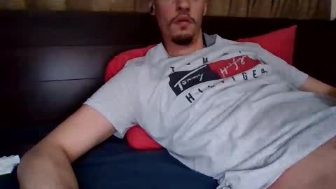 naughtyguy556677 online show from May 19, 1:12 am