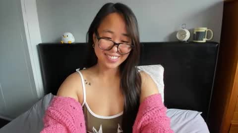 Snapshot of naughtynerdygirl chatting on October 22, 1:35 pm Gigi Chu online show from October 22, 1:35 pm