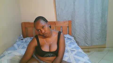 Snapshot of naughtynova33 chatting on October 23, 12:45 am nova online show from October 23, 12:45 am