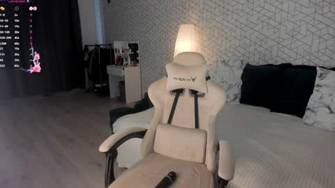 nayalina online show from April 4, 3:35 am