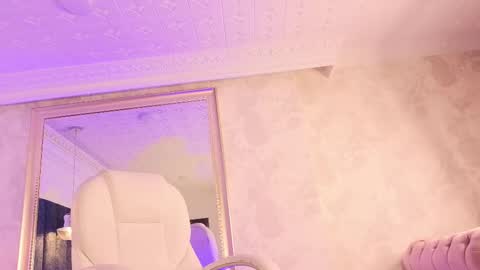 Snapshot of naylapot_ chatting on March 12, 2:23 pm Juli  online show from March 12, 2:23 pm
