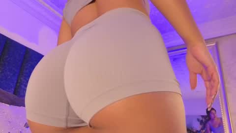 Snapshot of naylapot_ chatting on February 19, 12:11 pm Juli  online show from February 19, 12:11 pm