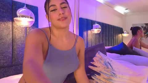 Snapshot of naylapot_ chatting on March 3, 12:39 pm Juli  online show from March 3, 12:39 pm