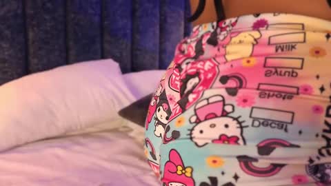 Snapshot of naylapot_ chatting on March 5, 2:56 pm Juli  online show from March 5, 2:56 pm