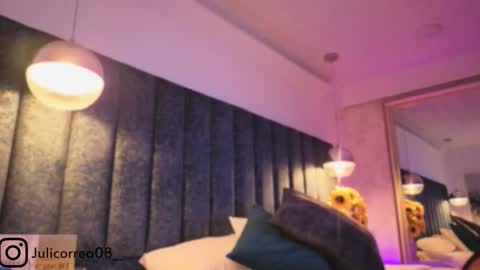 Juli  online show from March 3, 12:01 pm