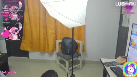 neith_xue online show from February 1, 11:21 am