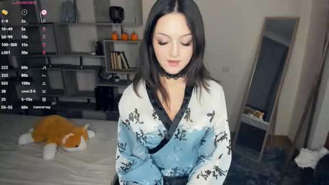 Vicky and Beatrice online show from December 14, 8:04 pm