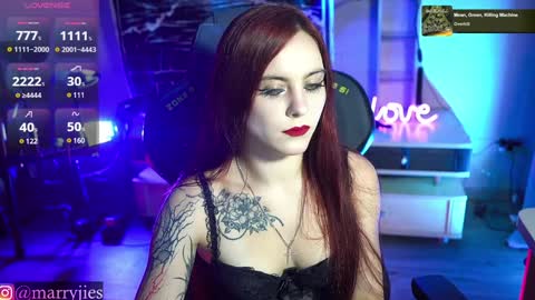 Snapshot of nelle_ chatting on December 2, 10:03 am online show from December 2, 10:03 am