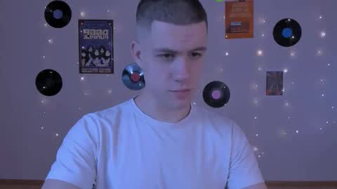 neo_raze_ online show from March 3, 8:27 pm