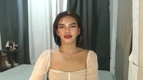 neomi online show from November 28, 5:42 pm