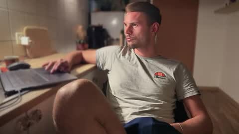 Finnr online show from March 8, 8:35 pm