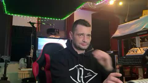 newguy2025 online show from December 16, 6:36 pm