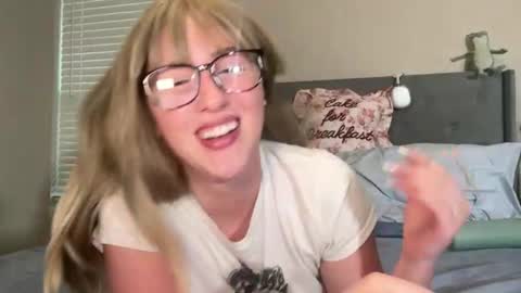 Lauren online show from March 18, 7:09 pm