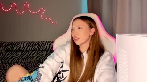 Mina online show from September 10, 1:34 pm