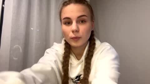 EmmaWalters online show from March 25, 7:09 pm