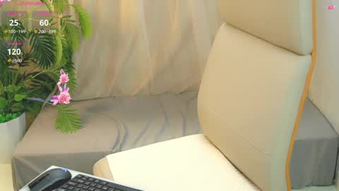 nhatlinhnguyen online show from May 16, 3:00 pm