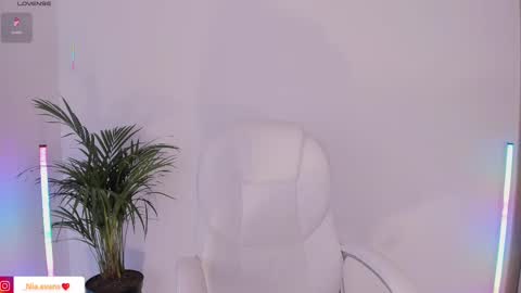 Nia online show from March 4, 12:55 pm