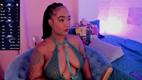 Nia online show from January 18, 8:07 pm