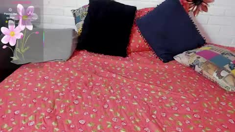 Nia online show from May 5, 9:09 pm
