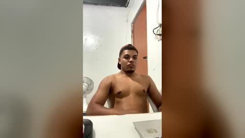 nicholassilvaa online show from December 16, 6:53 am