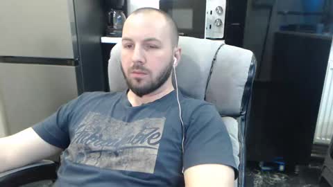 Julian online show from February 9, 11:57 pm