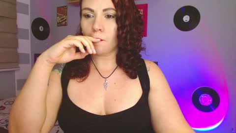 Snapshot of nicky_lucy_m chatting on January 18, 10:39 am lucy online show from January 18, 10:39 am