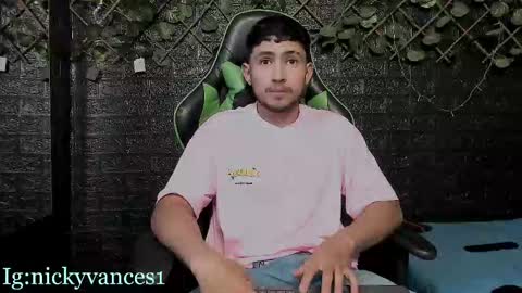 nicky online show from October 25, 9:37 pm