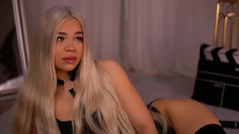 Nicky online show from October 21, 6:00 pm