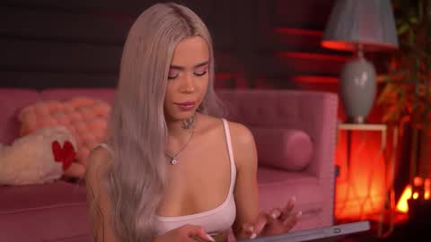 Nicky online show from November 12, 8:11 pm