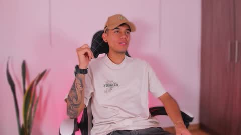 Snapshot of nickyblazze_ chatting on October 23, 1:01 pm Nicky online show from October 23, 1:01 pm