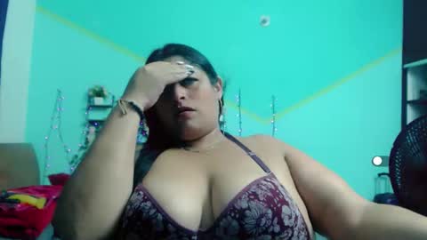 nickyribeiro online show from October 31, 7:20 am