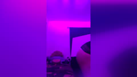 YourServerBoy21 online show from June 25, 2:19 am