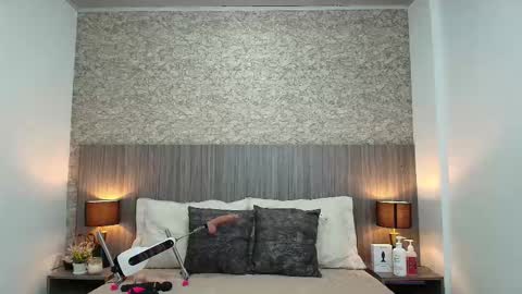 Nicol Alvarez online show from November 20, 7:55 pm